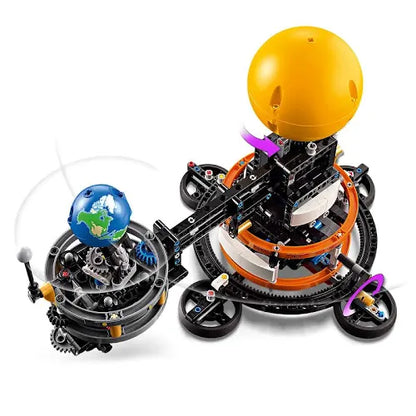 Lego 42179 Technic Planet Earth & Moon in Orbit